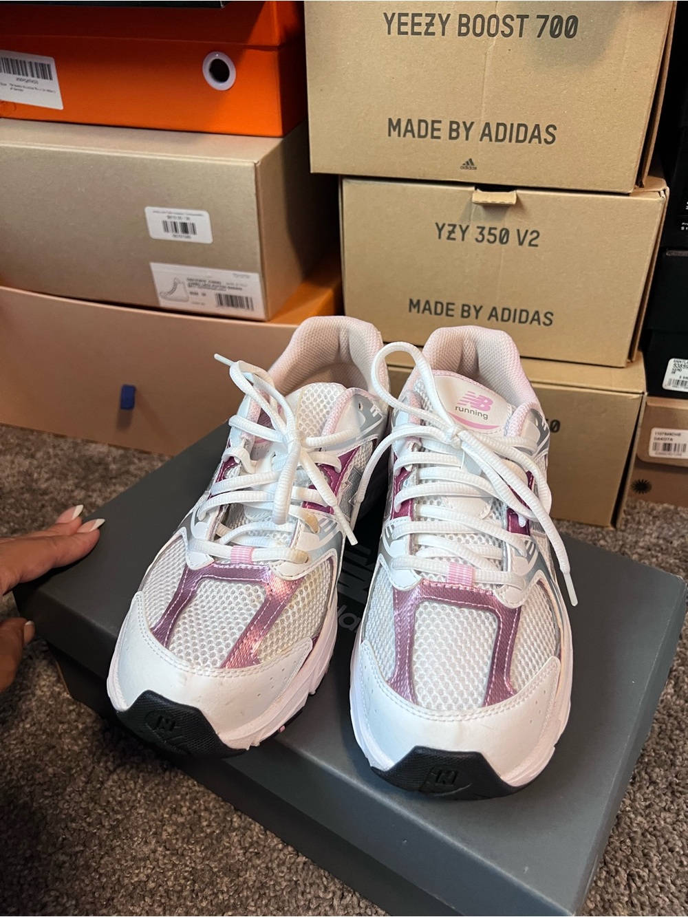 New Balance 530 Sneakers in White and Pink (Kids) - Picture 8 of 8